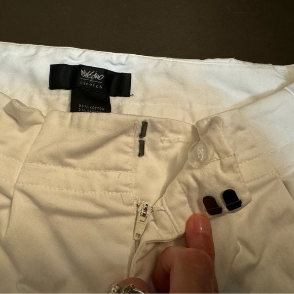 ♥️TARGET MOSSIMO Shorts Womens SZ 4 White Cuffed Pleated Stretch Chino EUC - Picture 5 of 7